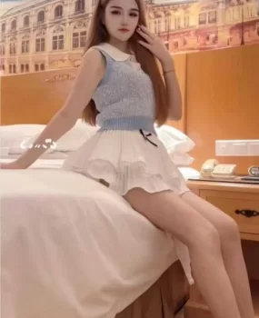 性感粉嫩多汁美女