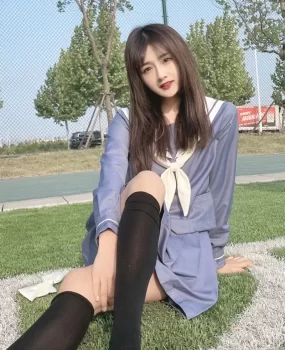 会玩制服的00后小可爱在杭州打工受不了苦终于下了海