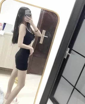 重庆极品美人白嫩大咪咪粉嫩小穴被干的淫水直流