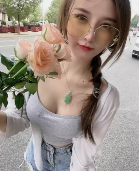 镇江97年小骚逼被我操的哇哇叫